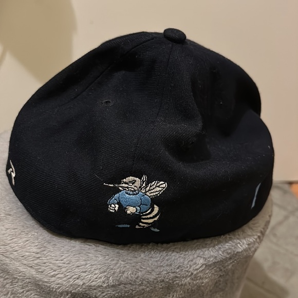 Men’s basketball cap by Richardson - Picture 3 of 3